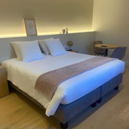 イープル Huyze Vinteling Bed & Breakfast エクステリア 写真