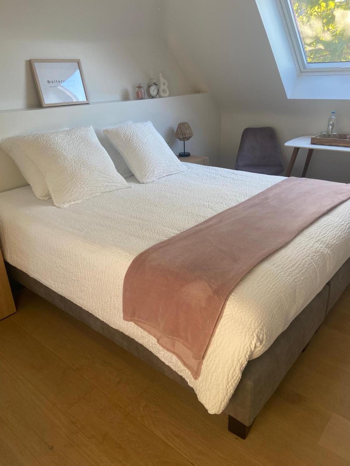 イープル Huyze Vinteling Bed & Breakfast エクステリア 写真