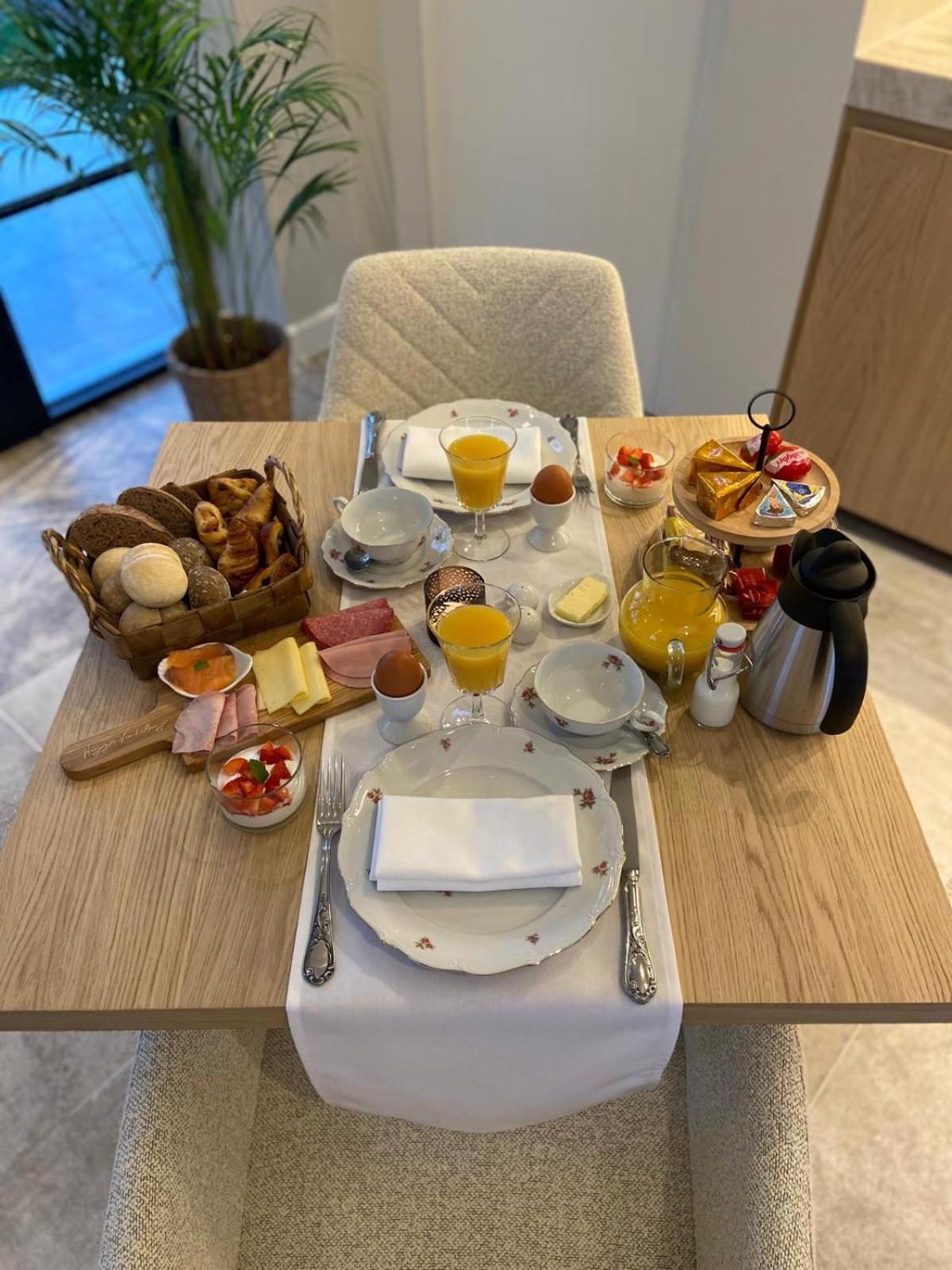 イープル Huyze Vinteling Bed & Breakfast エクステリア 写真