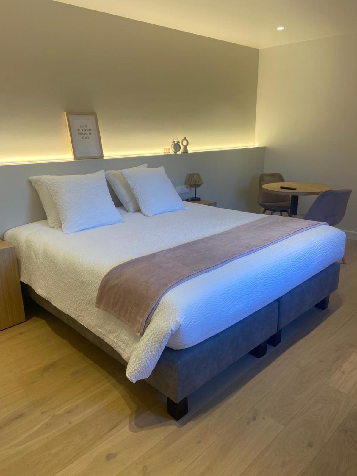 イープル Huyze Vinteling Bed & Breakfast エクステリア 写真