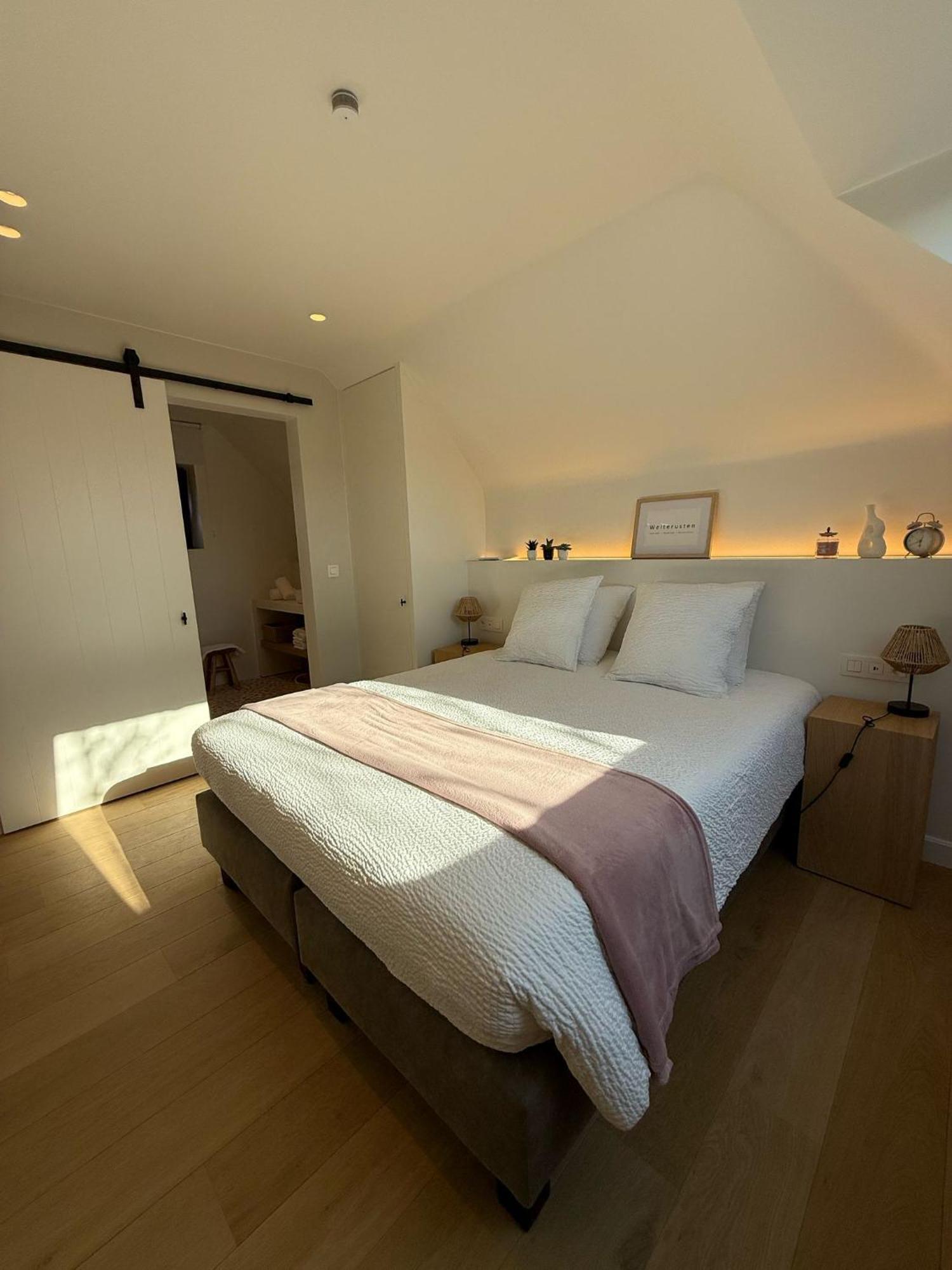イープル Huyze Vinteling Bed & Breakfast エクステリア 写真